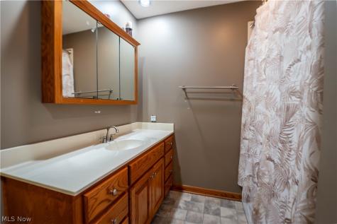 887 Delaware Avenue Akron OH 44303