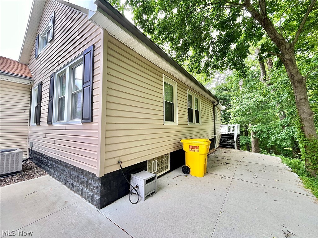 114 Grandview Avenue Conneaut OH 44030
