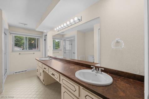 7210 Cottesmore Lane Solon OH 44139
