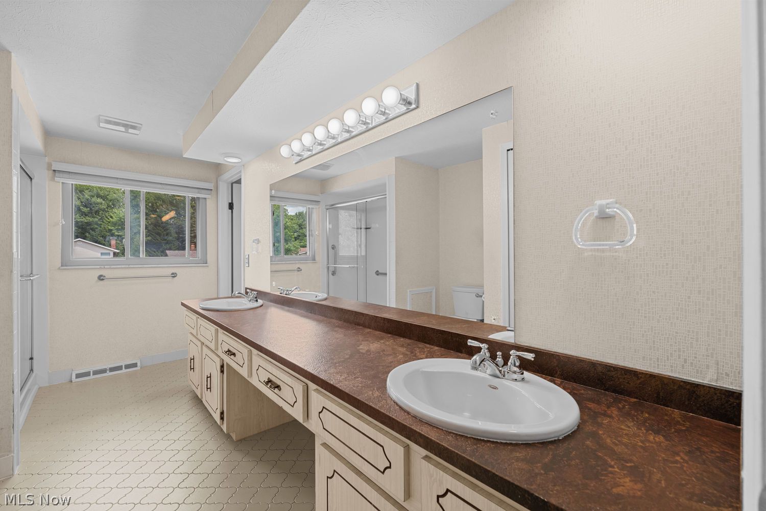7210 Cottesmore Lane Solon OH 44139
