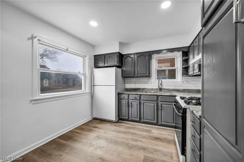 3202 Parklane Drive Parma OH 44134