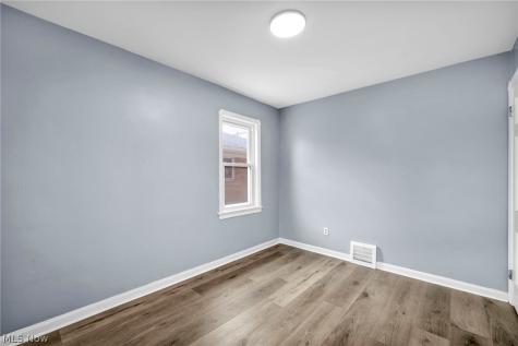 3202 Parklane Drive Parma OH 44134