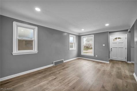 3202 Parklane Drive Parma OH 44134