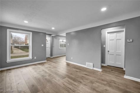 3202 Parklane Drive Parma OH 44134