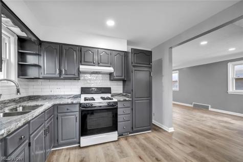 3202 Parklane Drive Parma OH 44134