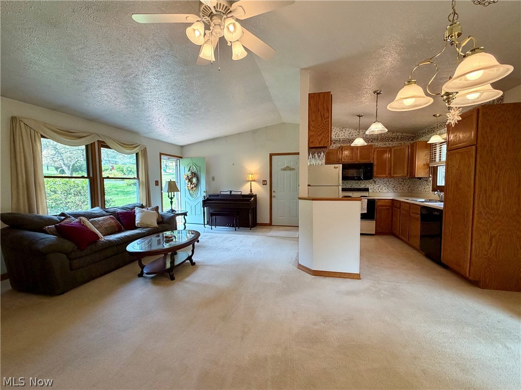 11985 Auburn Road Chardon OH 44024