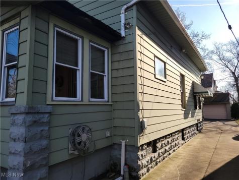 16918 Grovewood Avenue Cleveland OH 44110