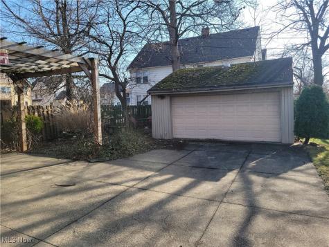 16918 Grovewood Avenue Cleveland OH 44110