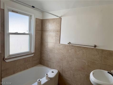 3813 E 143rd Street Cleveland OH 44128