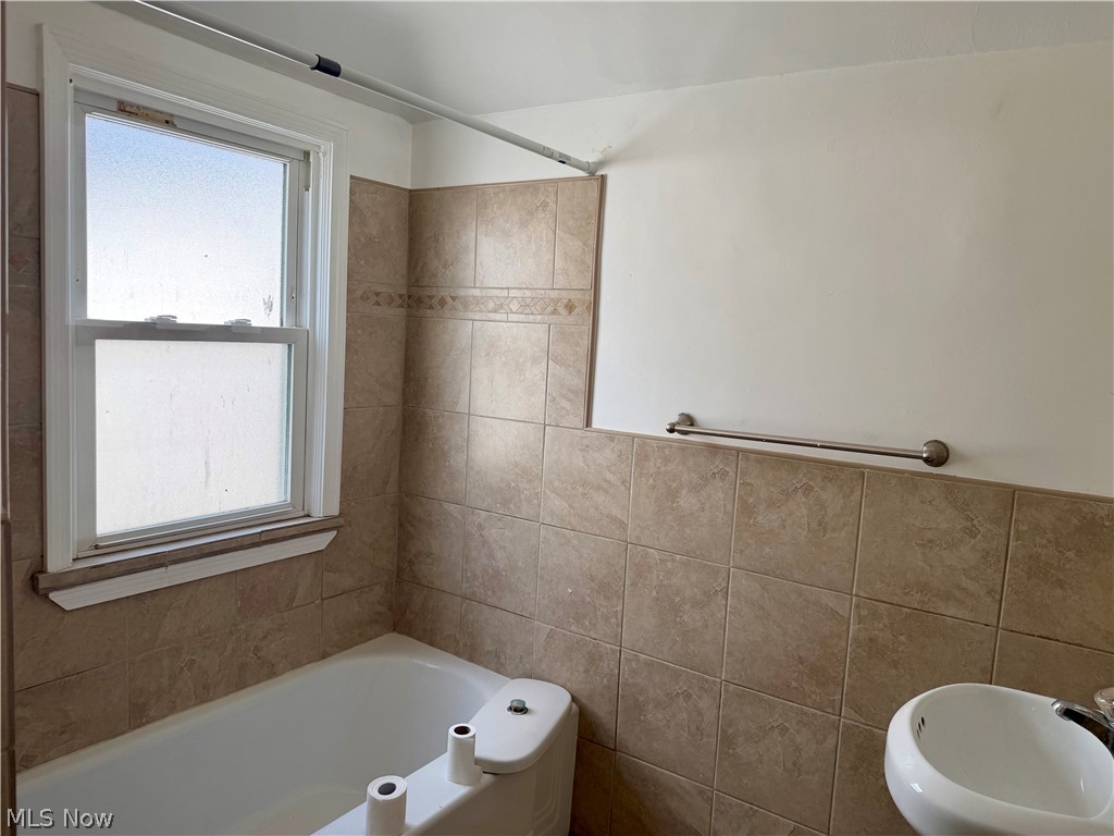 3813 E 143rd Street Cleveland OH 44128