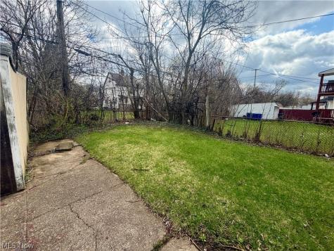 3813 E 143rd Street Cleveland OH 44128