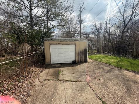 3813 E 143rd Street Cleveland OH 44128
