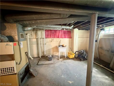 3813 E 143rd Street Cleveland OH 44128