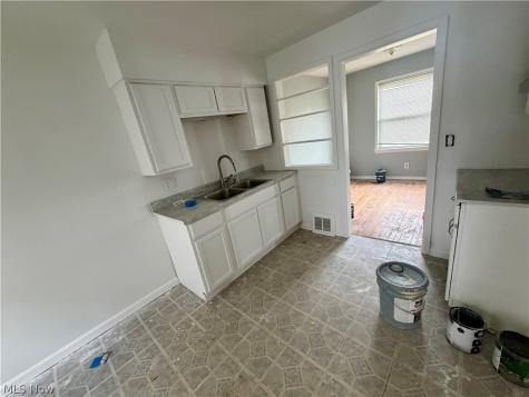 3813 E 143rd Street Cleveland OH 44128