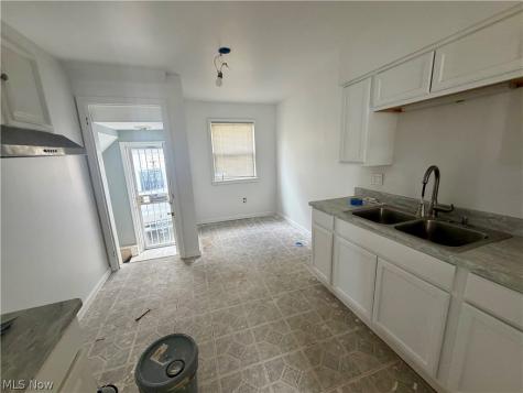 3813 E 143rd Street Cleveland OH 44128