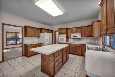 7732 Debonaire Drive Mentor OH 44060