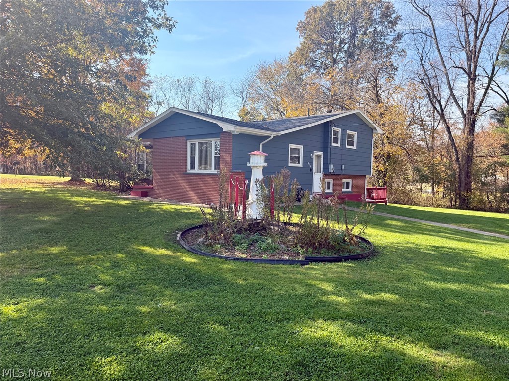 9116 State Route 800 SE Uhrichsville OH 44683