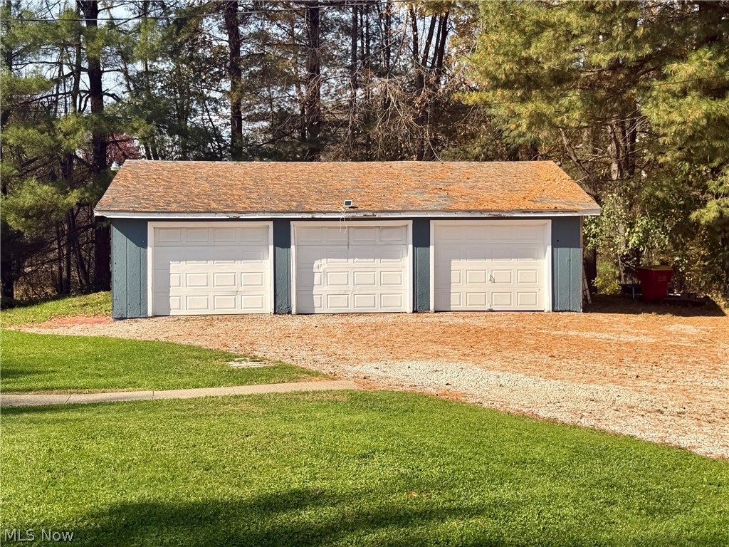 9116 State Route 800 SE Uhrichsville OH 44683