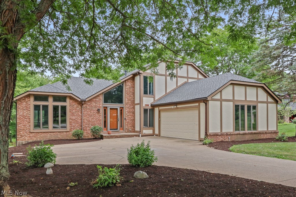 315 Valley Brook Oval Hinckley OH 44233