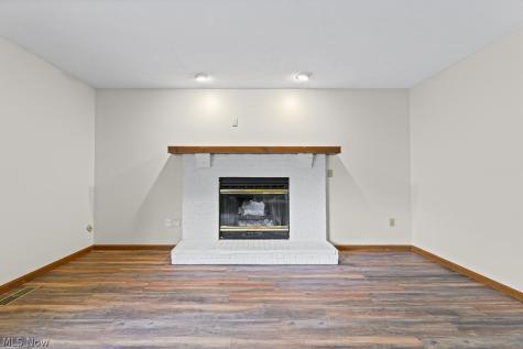 315 Valley Brook Oval Hinckley OH 44233