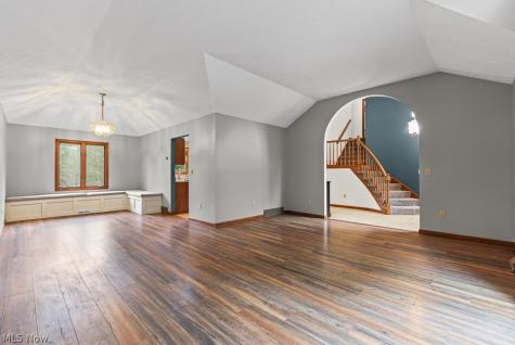 315 Valley Brook Oval Hinckley OH 44233
