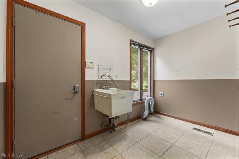 315 Valley Brook Oval Hinckley OH 44233