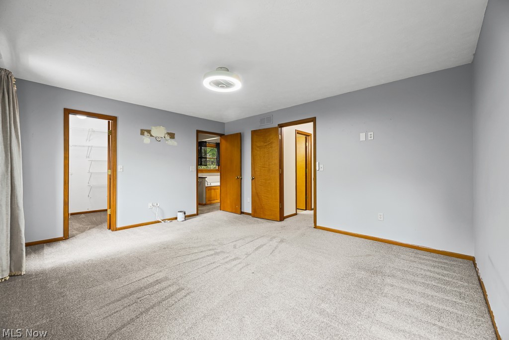 315 Valley Brook Oval Hinckley OH 44233