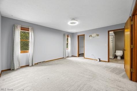 315 Valley Brook Oval Hinckley OH 44233