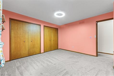 315 Valley Brook Oval Hinckley OH 44233