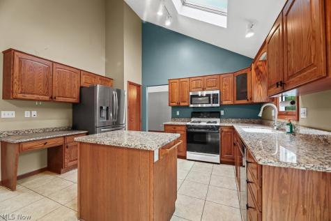 315 Valley Brook Oval Hinckley OH 44233
