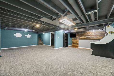 315 Valley Brook Oval Hinckley OH 44233