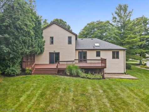 315 Valley Brook Oval Hinckley OH 44233