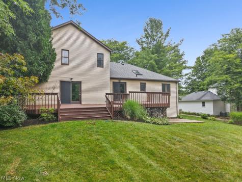 315 Valley Brook Oval Hinckley OH 44233
