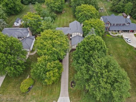 315 Valley Brook Oval Hinckley OH 44233