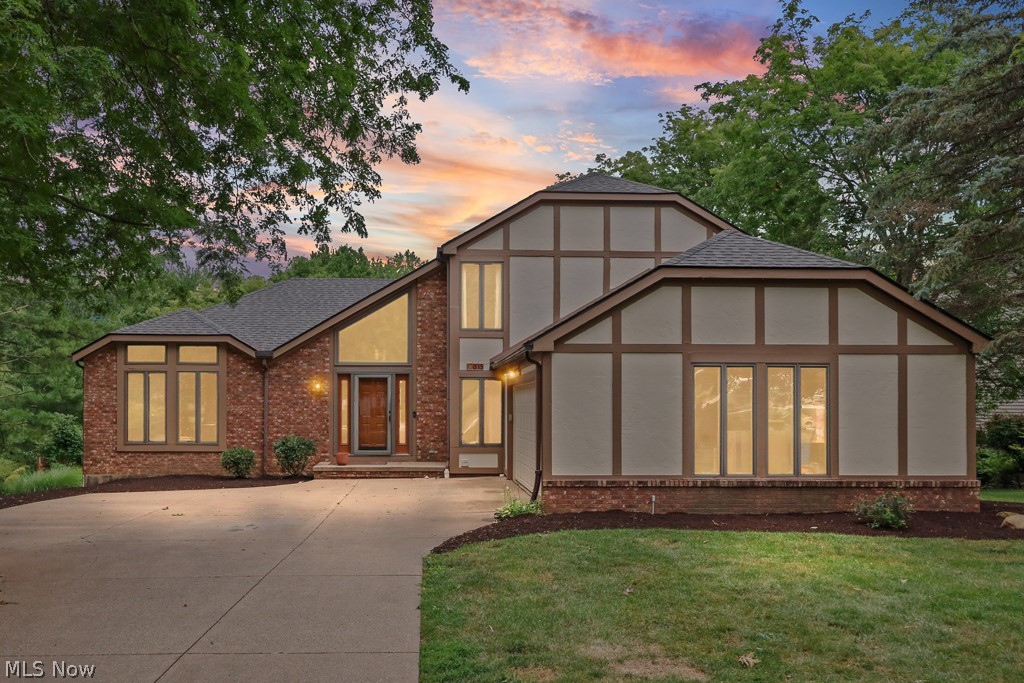 315 Valley Brook Oval Hinckley OH 44233