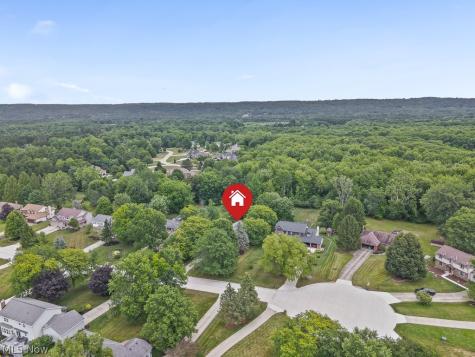 315 Valley Brook Oval Hinckley OH 44233
