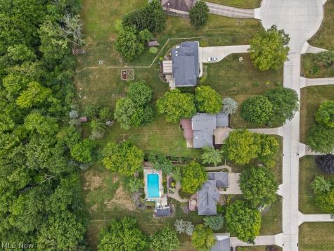 315 Valley Brook Oval Hinckley OH 44233
