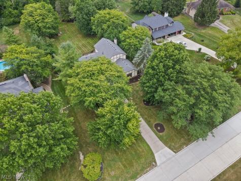 315 Valley Brook Oval Hinckley OH 44233