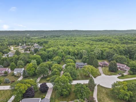 315 Valley Brook Oval Hinckley OH 44233