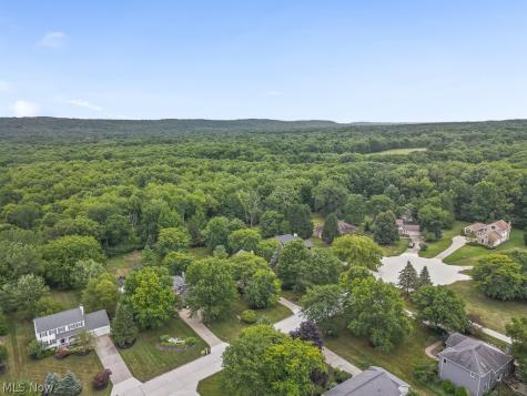 315 Valley Brook Oval Hinckley OH 44233
