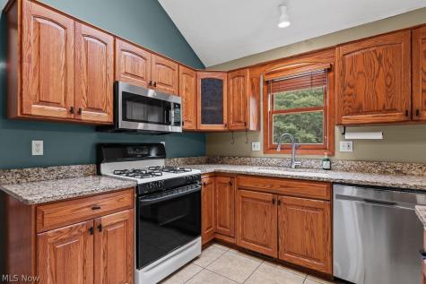 315 Valley Brook Oval Hinckley OH 44233