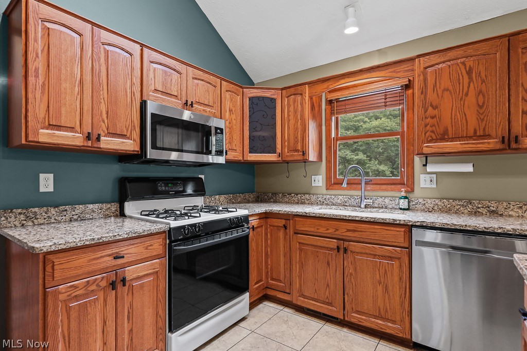 315 Valley Brook Oval Hinckley OH 44233
