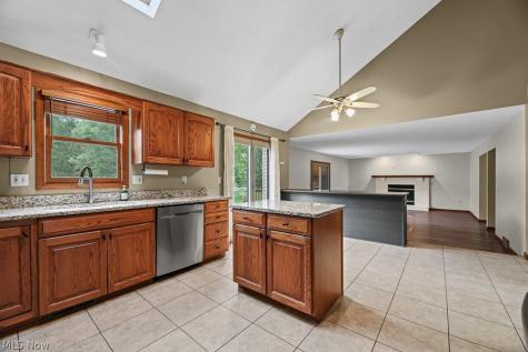 315 Valley Brook Oval Hinckley OH 44233