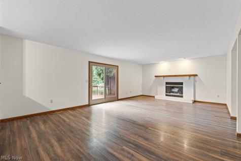 315 Valley Brook Oval Hinckley OH 44233