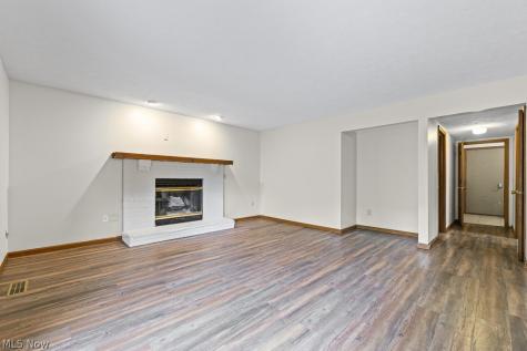 315 Valley Brook Oval Hinckley OH 44233