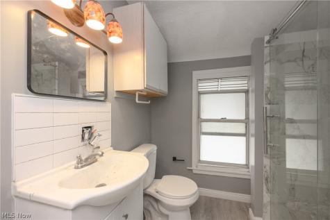 686 E 92nd Street Cleveland OH 44108