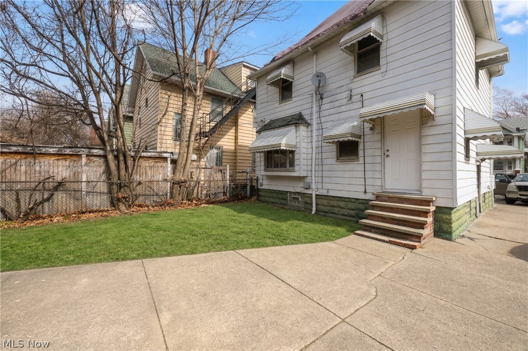 686 E 92nd Street Cleveland OH 44108