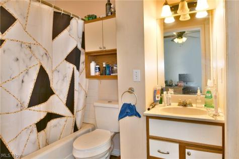 906 Elizabeth Court Cuyahoga Falls OH 44221