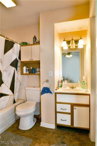 906 Elizabeth Court Cuyahoga Falls OH 44221