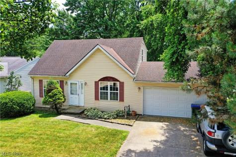 906 Elizabeth Court Cuyahoga Falls OH 44221